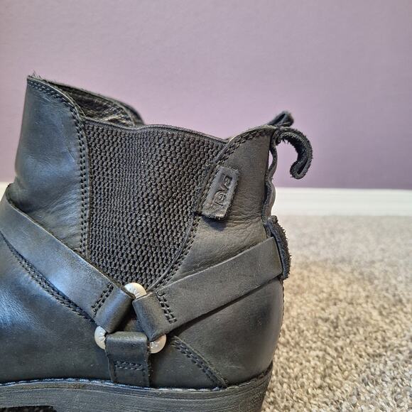TEVA womens 9 waterproof leather black strap ankle short booties pull on - Picture 3 of 7